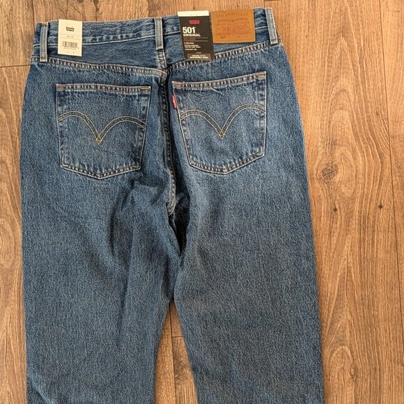 NWT Levis 501s Original Fit in Shout Wash - Picture 5 of 7